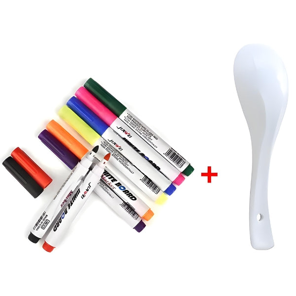 Adulto e criança se divertindo com a caneta InkFloat. Atividade perfeita para compartilhar criatividade em família