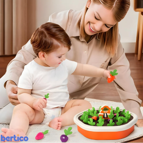 Brincadeira de faz de conta com regador na MiniHorta Kids. Incentiva o cuidado com a natureza e a responsabilidade