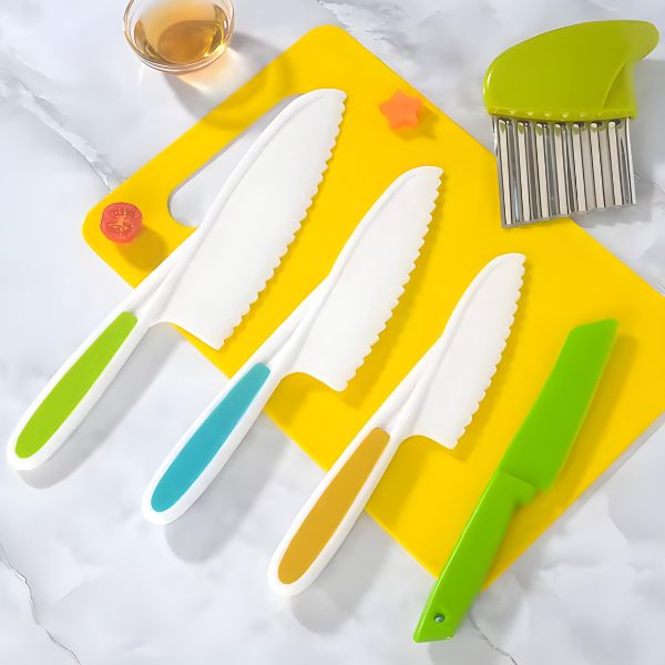 Conjunto de alta qualidade com utensílios resistentes e adaptados ao uso infantil. Perfeito para atividades sensoriais e motoras