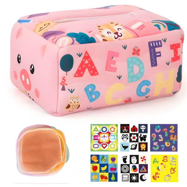 Criança interagindo com a TecidoBox. Estímulo sensorial que desenvolve habilidades motoras e percepção tátil