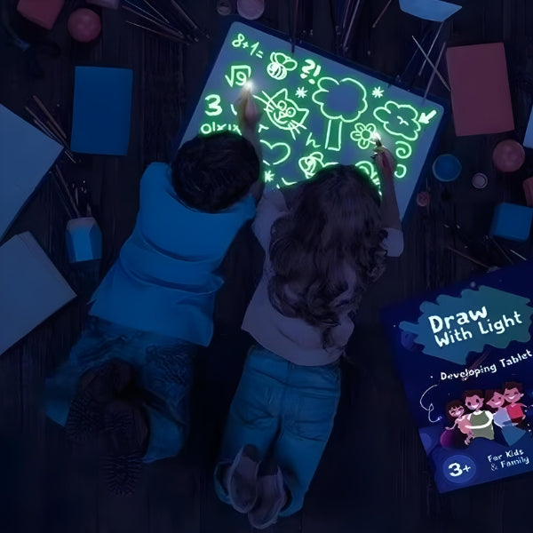 Diversos desenhos coloridos criados com luz na lousa mágica infantil, incentivando expressão artística e foco visual