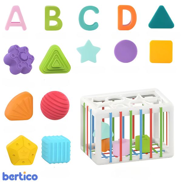 Formas do FormaBox destacadas do cubo. Peças coloridas e fáceis de manusear para estimular a coordenação motora fina