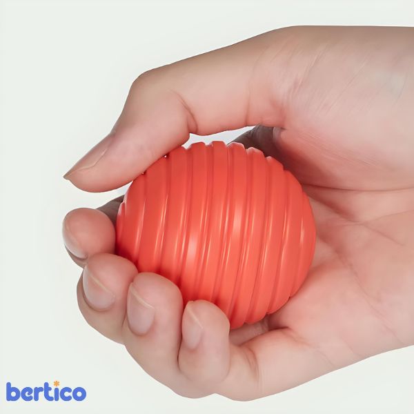 Kit do FormaBox com cubo e seis formas educativas. Estimula percepção, lógica e aprendizado precoce em bebês