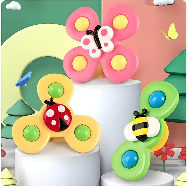 Bebê interagindo com o brinquedo giratório Spin Pop. Perfeito para fases de exploração, oferecendo estímulo visual, tátil e motor.