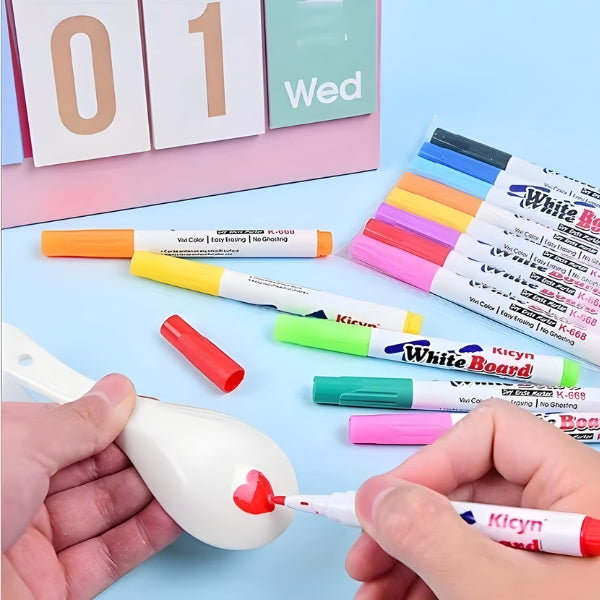 Criança usando a InkFloat para desenhar formas criativas. Brinquedo sensorial que promove coordenação e diversão