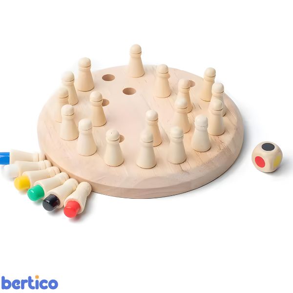 Dado colorido do MemoGenius indicando a cor a ser encontrada. Recurso lúdico que torna a brincadeira mais dinâmica