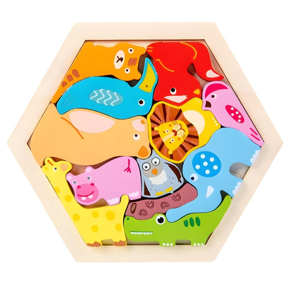 Demonstração das formas geométricas do FormaCerta separadas sobre a mesa, facilitando o reconhecimento de formas e cores