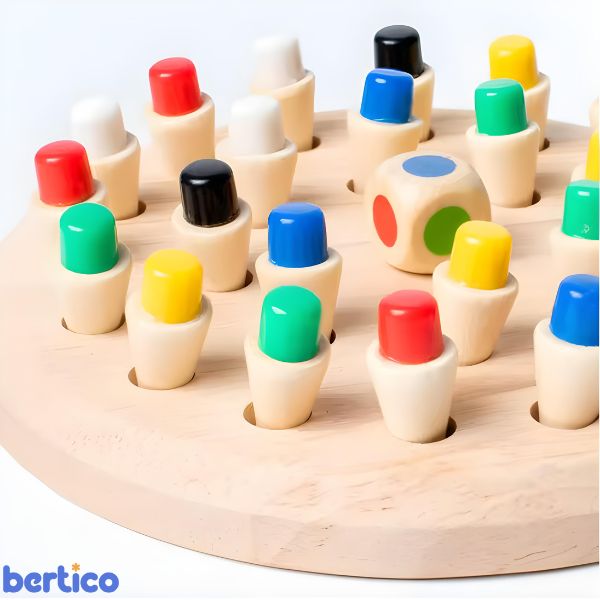 Detalhe dos pinos coloridos do MemoGenius. Jogo que ensina diferenciação de cores e habilidades motoras finas