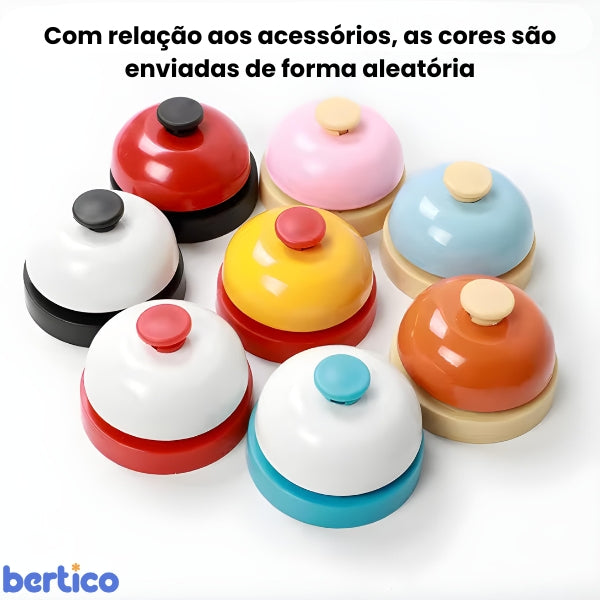 FaceMix em uso com diferentes combinações de expressões faciais. Estimula criatividade e percepção emocional nas crianças