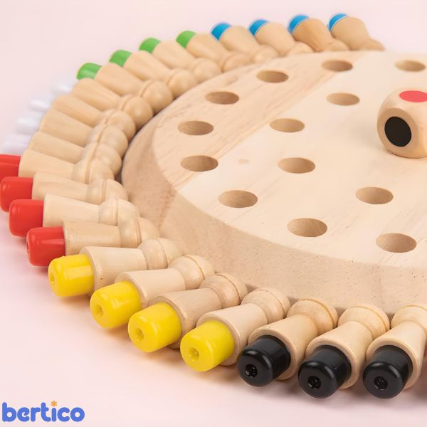 Kit completo do MemoGenius com tabuleiro, pinos e dado. Brinquedo compacto e ideal para levar em viagens e escolas