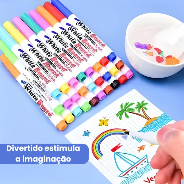 Tinta da InkFloat flutuando na água após o mergulho. Brinquedo educativo que encanta com efeito visual mágico